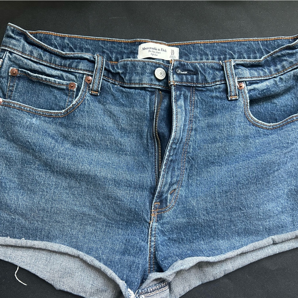 Abercrombie the mom short high rise